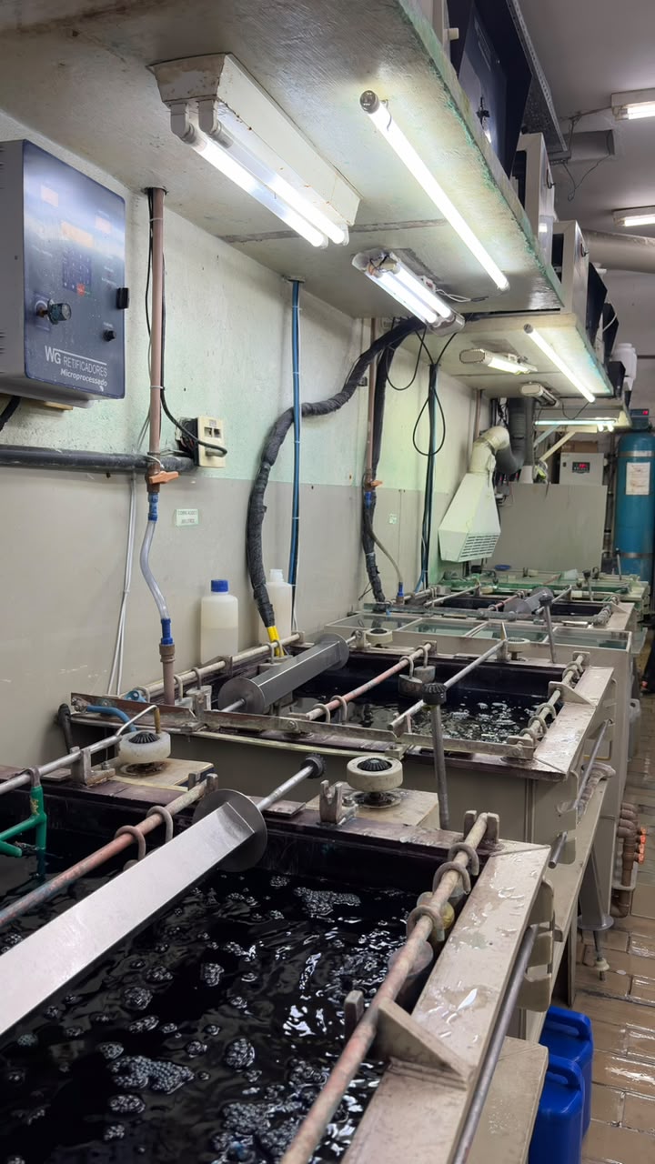 Tanques da linha de banhos na unidade da Mooca